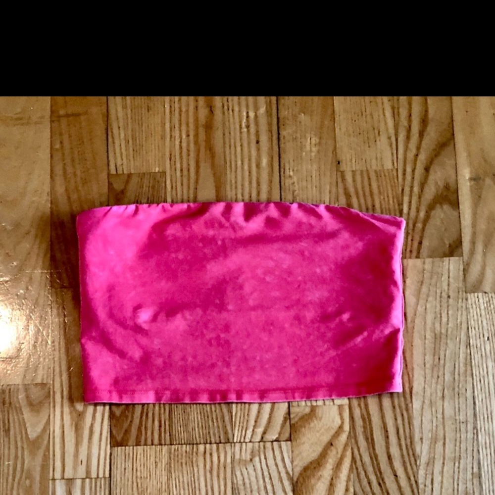 Aries American eagle medium tube top is pink